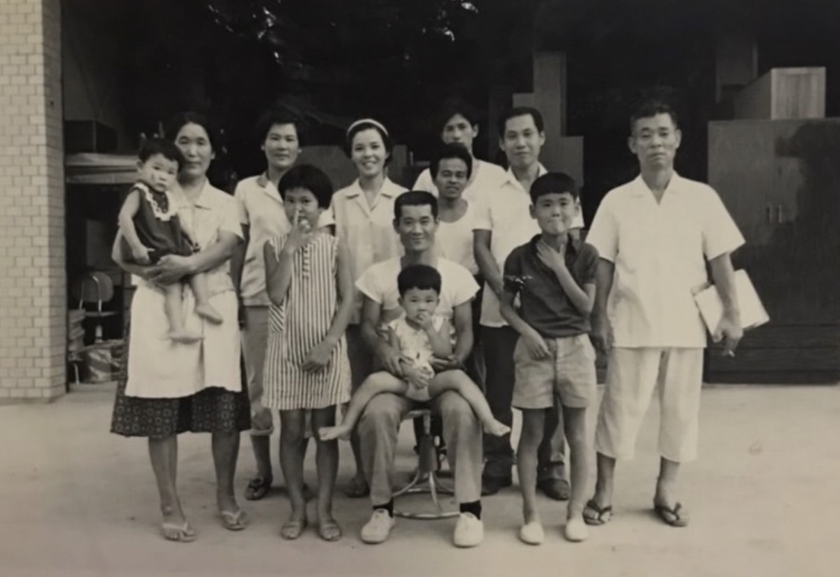 創業期の宮崎材木家具卸の家族・スタッフ