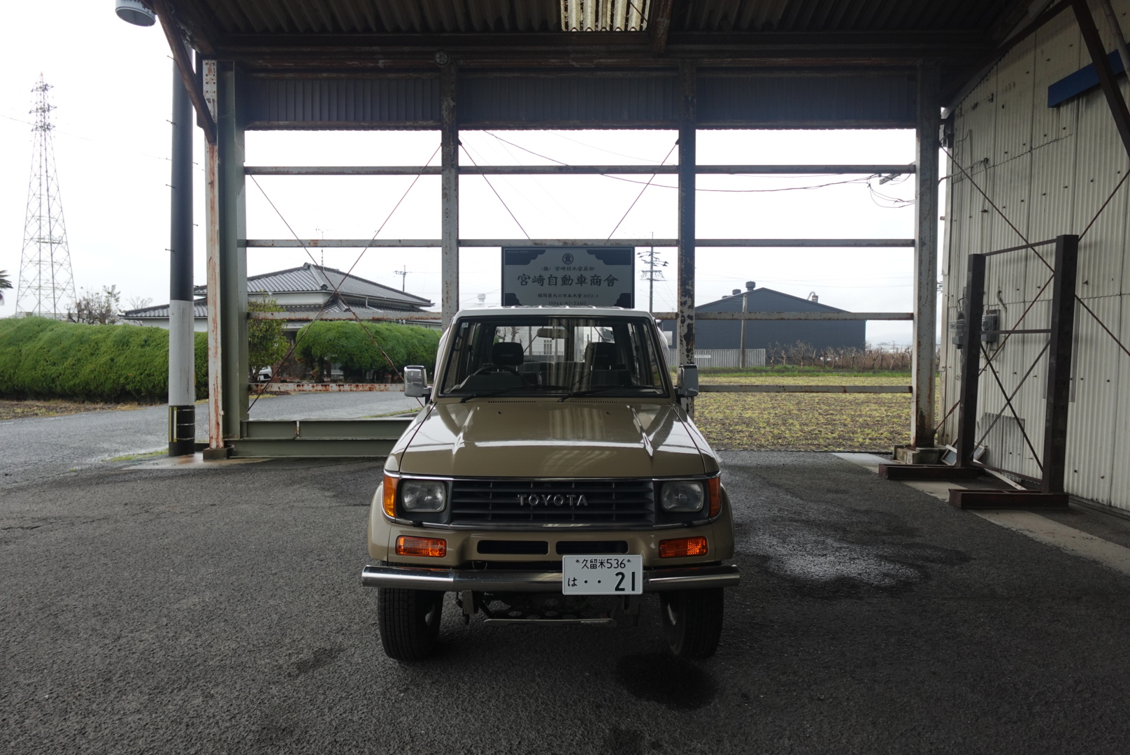 トヨタ ランドクルーザー70 ショート（LJ71G）平成4年式 ベージュ フロント外観